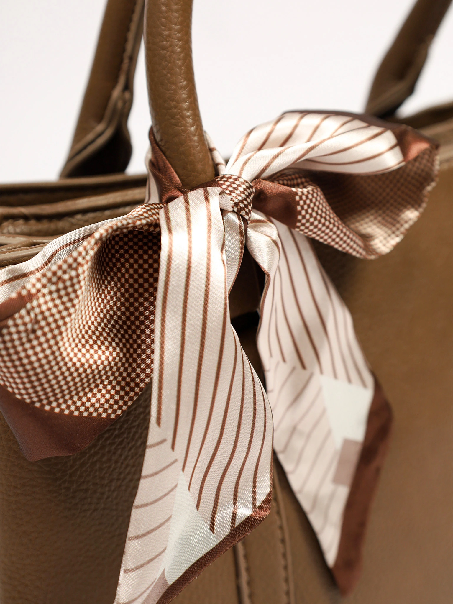 Сумка-тоут с декоративным платком в ассортименте